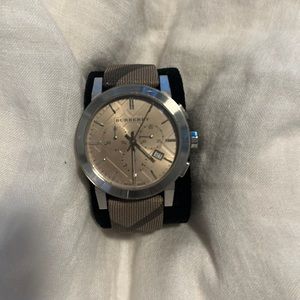 Unisex Burberry watch. Leather band
